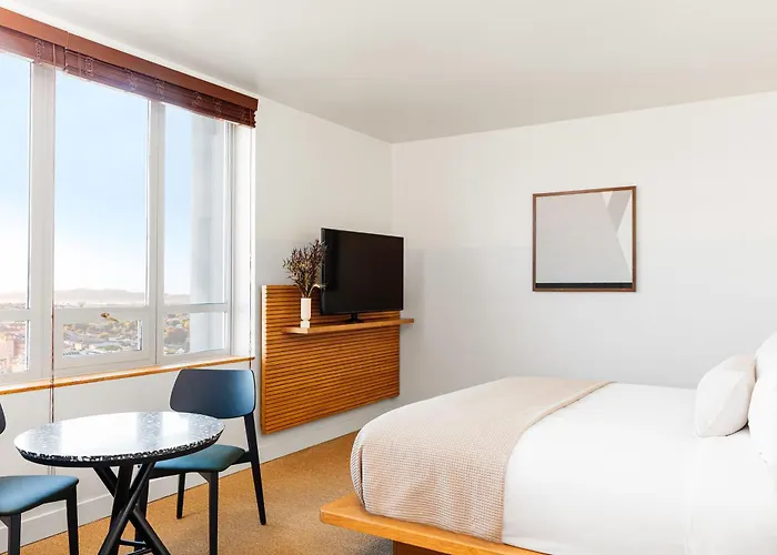 Hotel June